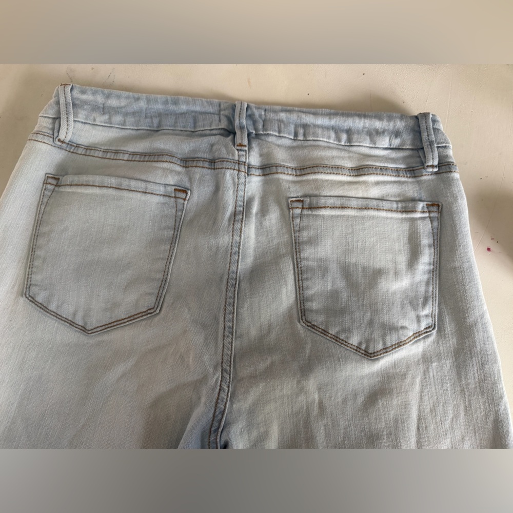Frame‎ Denim Light Wash Cropped Jeans - Picture 8 of 9